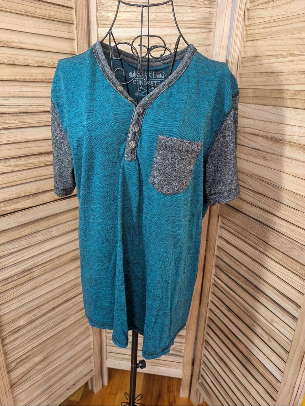 vneck short sleeve shirt Steel & Concrete size M Teal And Gray